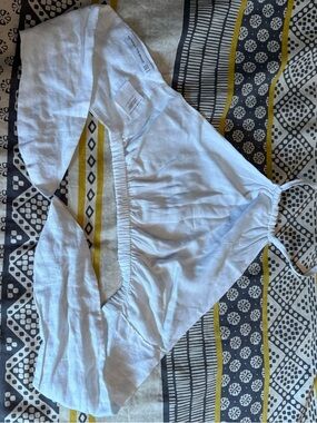 Faithfull the Brand White Linen Long Sleeve Crop Top